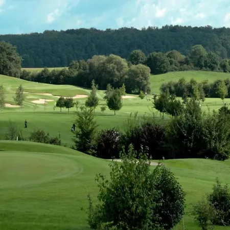 Tranquil Forestside Hébergement de vacances Couvin