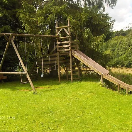 G Te With Private Garden In Br Ly De Pesche
